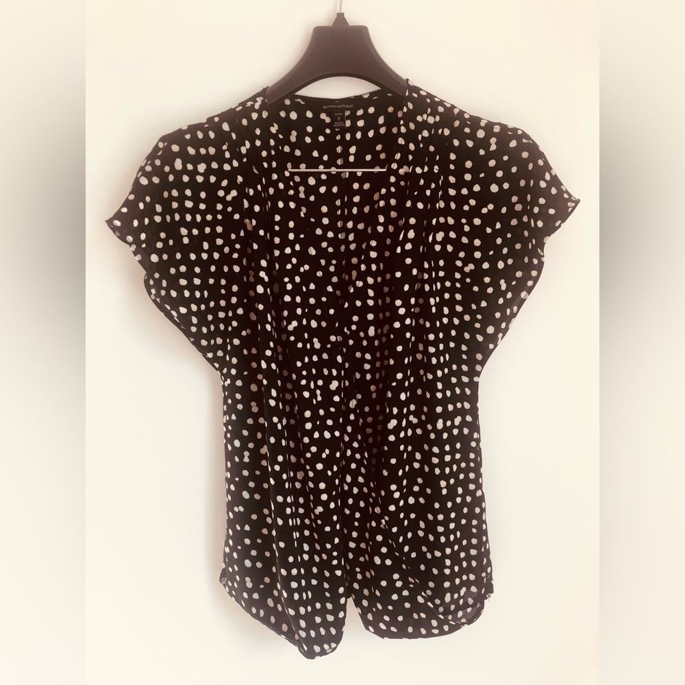 Banana Republic short sleeve blouse black white dots.  Small petite